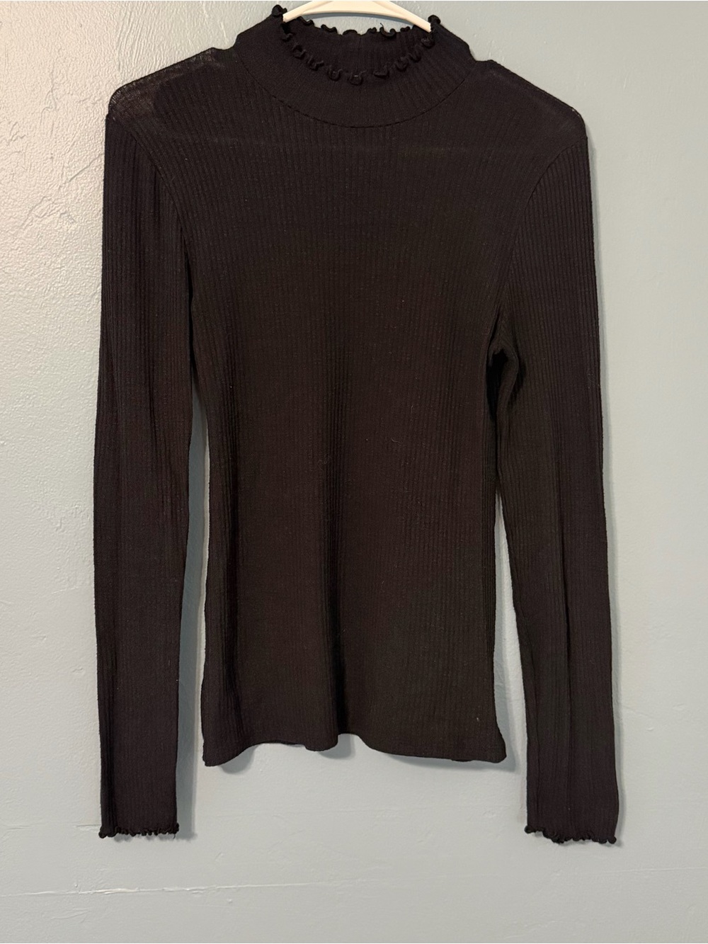 Abercrombie & Fitch Black Ribbed Lettuce-Edge Mock Neck Sweater